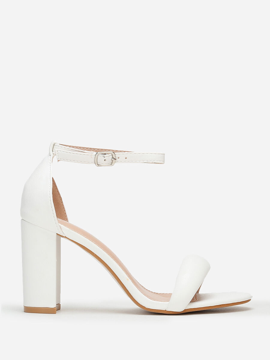 Chaussures blanches outlet talon carré