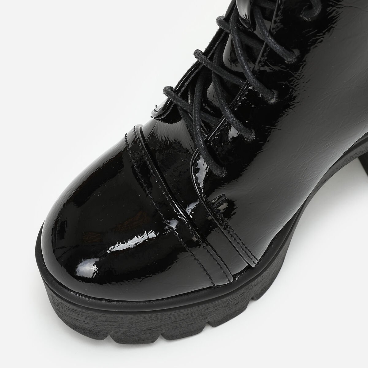 bottines noires vernies