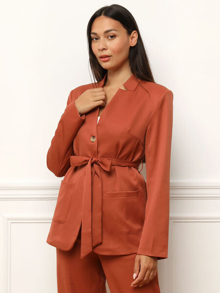 Veste de tailleur avec ceinture