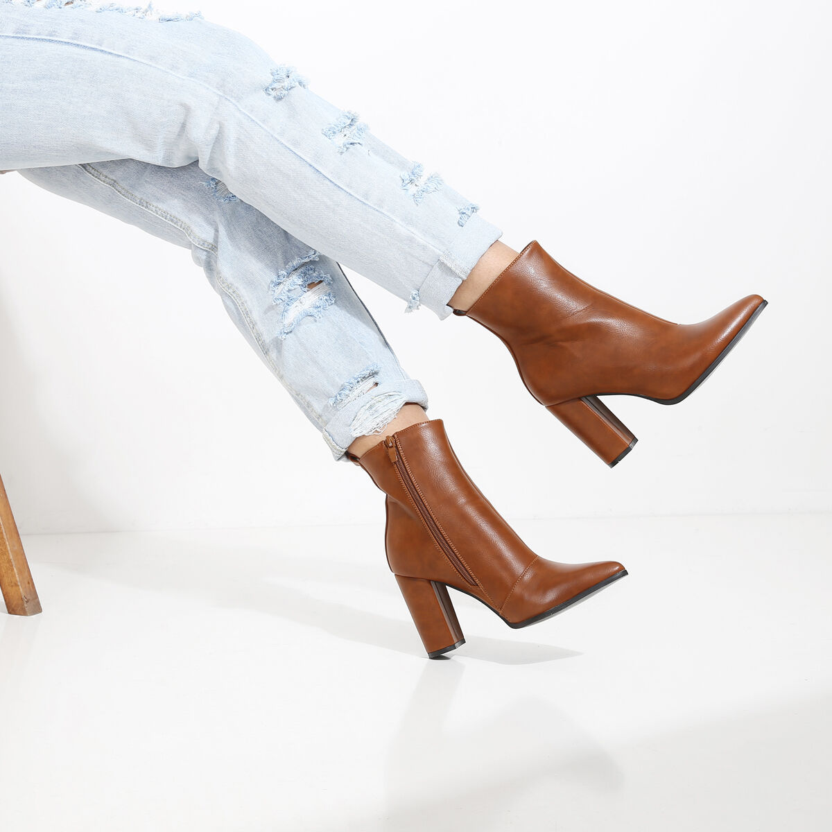 Bottines camel shop talon carre